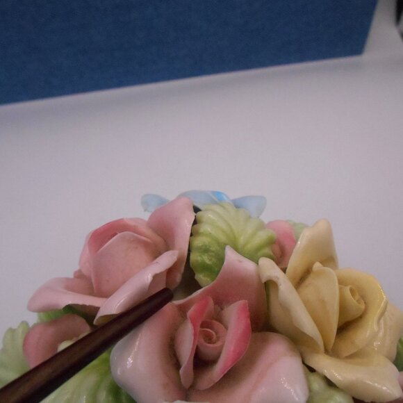 VINTAGE CAPODIMONTE STYLE FLORAL BOUQUET BASKET PASTEL FLOWERS DELICATE BUNDLE - Picture 7 of 11